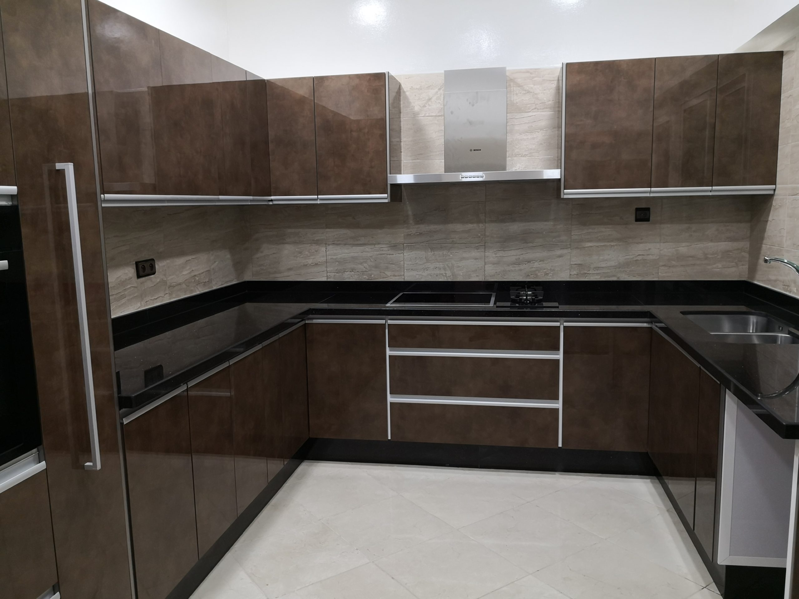 ما هو مطبخ الألومنيوم و mdf ومما يتكون AluCuisine